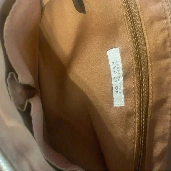 Kenneth Cole cross body purse - Picture 3 of 3